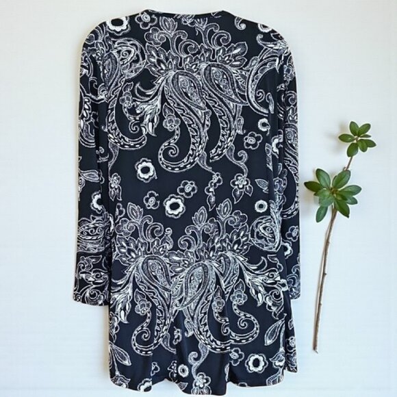 EST. 1848 Black and White Paisley V-Neck Top stretch textured flowing flared - Picture 2 of 14